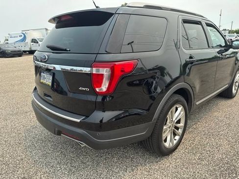 Used 2018 Ford Explorer XLT w/ Equipment Group 202A AWD/4WD image 14