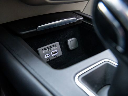 Certified 2023 Cadillac XT4 Luxury w/ Cold Weather Package image 30