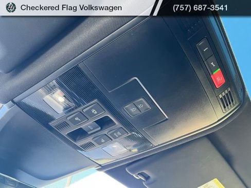 Used 2022 Volkswagen Tiguan SE R-Line image 19