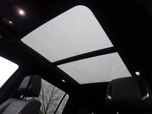 Certified 2022 Cadillac Escalade ESV Premium Luxury image 11