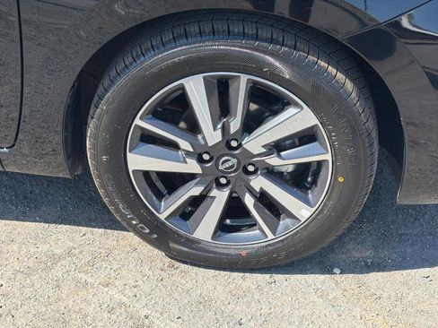 Used 2025 Nissan Versa SV FWD image 28