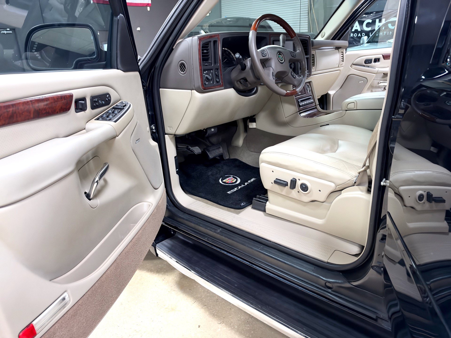 Used 2005 Cadillac Escalade EXT AWD/4WD image 20