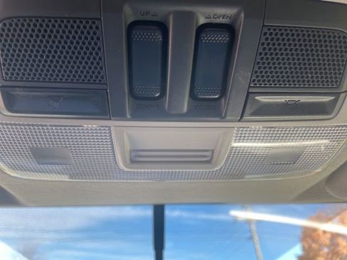 Used 2016 Subaru Crosstrek 2.0i Premium w/ Moonroof Package image 17