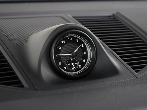 New 2026 Porsche Macan image 16