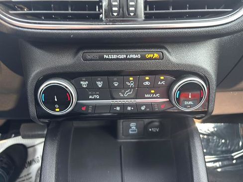 Certified 2022 Ford Escape Titanium AWD/4WD image 24