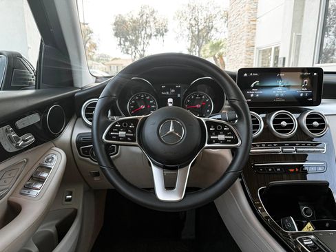 Used 2020 Mercedes-Benz GLC 300 4MATIC w/ Premium Package image 18