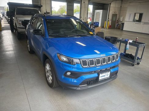 Used 2024 Jeep Compass Latitude image 6