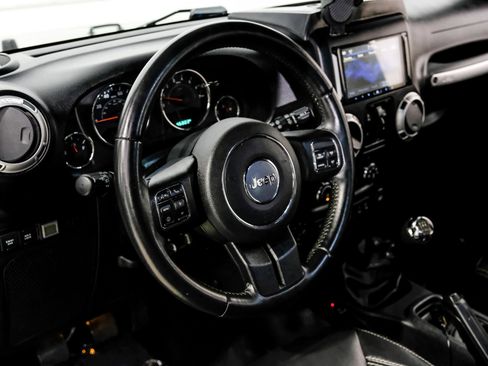 Used 2015 Jeep Wrangler Unlimited Rubicon w/ Connectivity Group AWD/4WD image 25