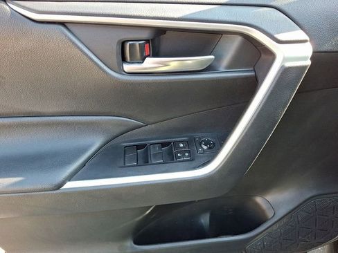 Used 2021 Toyota RAV4 XLE image 16