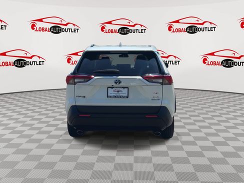 Used 2022 Toyota RAV4 XLE Premium AWD/4WD image 7