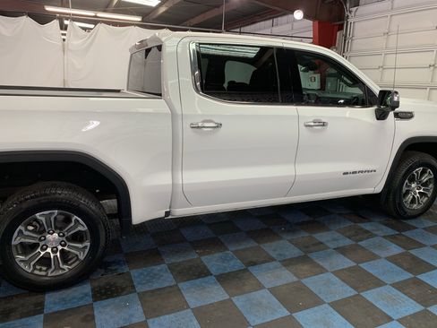Used 2025 GMC Sierra 1500 SLT image 6