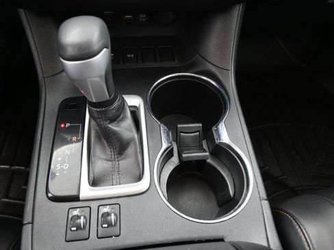 Used 2019 Toyota Highlander XLE image 9