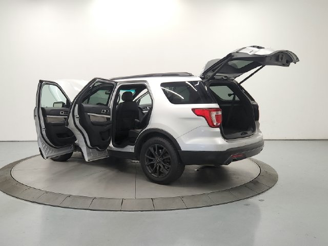 Used 2017 Ford Explorer XLT w/ Equipment Group 202A FWD image 12