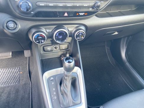 Used 2025 Hyundai Venue SEL FWD image 38