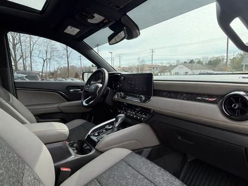 Used 2024 Chevrolet Colorado ZR2 w/ Technology Package image 17