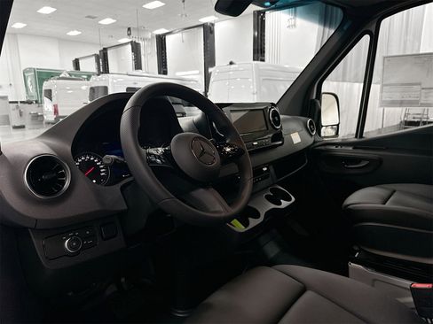 New 2025 Mercedes-Benz Sprinter 2500 image 10