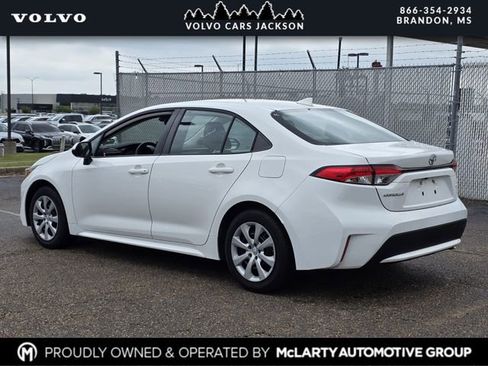 Used 2022 Toyota Corolla LE FWD image 6