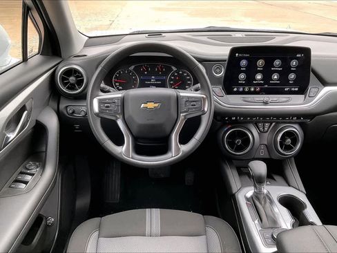 Certified 2024 Chevrolet Blazer LT w/ Convenience Package FWD image 5