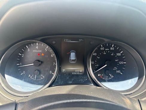 Used 2017 Nissan Rogue SV FWD image 18