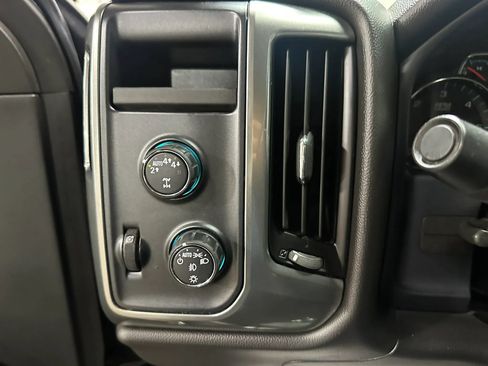 Used 2018 Chevrolet Silverado 1500 LT w/ All Star Edition AWD/4WD image 28