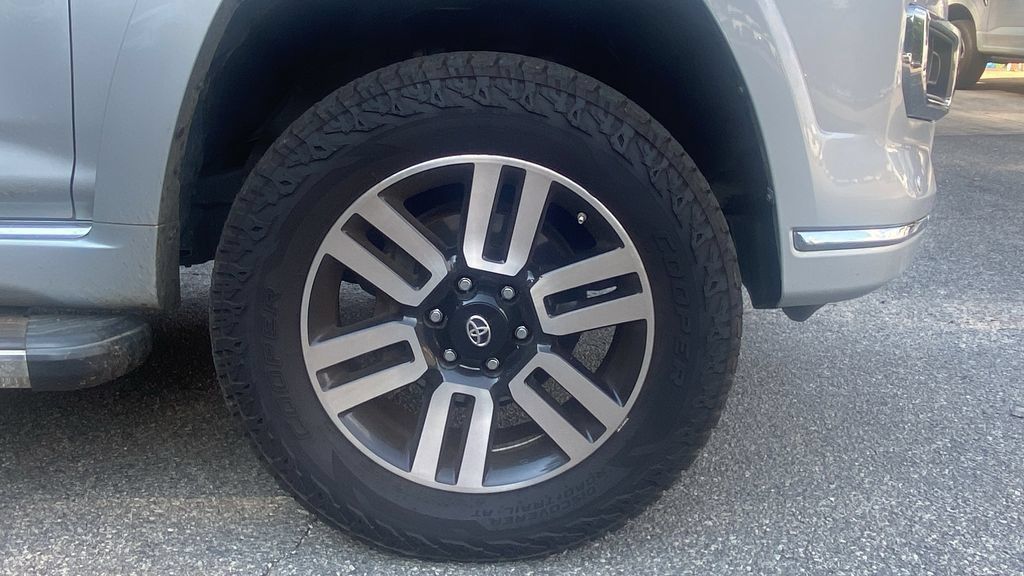 Used 2015 Toyota 4Runner Limited AWD/4WD image 10