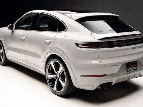 Used 2025 Porsche Cayenne Turbo image 23