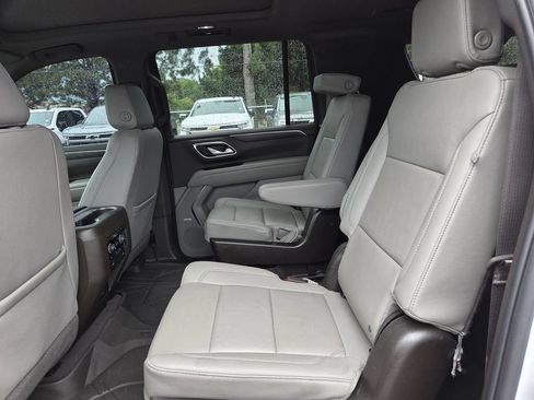Used 2024 Chevrolet Suburban Z71 w/ Luxury Package AWD/4WD image 24
