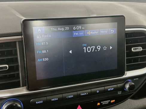 Used 2025 Hyundai Venue SEL FWD image 21