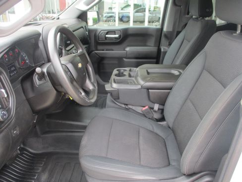Used 2019 Chevrolet Silverado 1500 W/T w/ WT Convenience Package AWD/4WD image 4