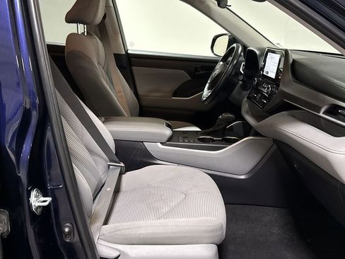 Used 2023 Toyota Highlander LE image 21