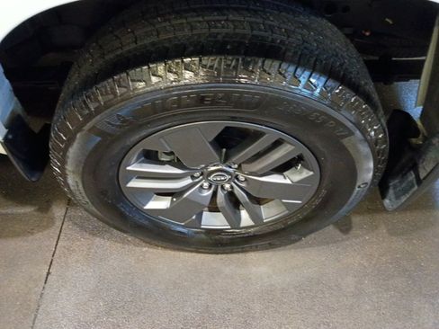 Used 2025 Nissan Frontier SV w/ SV Convenience Package RWD image 22