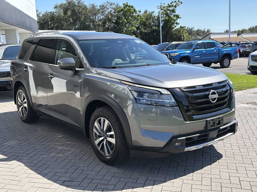 Used 2023 Nissan Pathfinder SL w/ Lighting Package (N92) AWD/4WD image 7