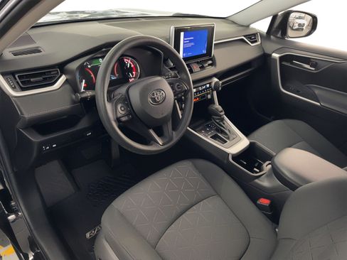 Used 2023 Toyota RAV4 XLE w/ Convenience Package image 4