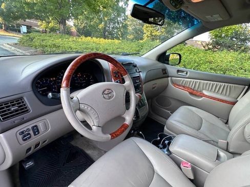 Used 2008 Toyota Sienna XLE Limited FWD image 11