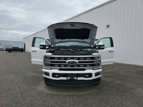Used 2024 Ford F250 Platinum w/ FX4 Off-Road Package AWD/4WD image 30