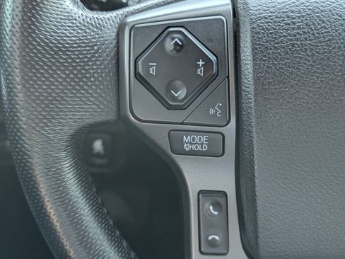 Used 2016 Toyota Tacoma SR image 21