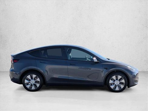 Used 2023 Tesla Model Y Long Range AWD/4WD image 4