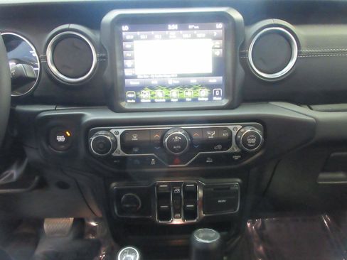 Used 2023 Jeep Wrangler Unlimited Sahara AWD/4WD image 35