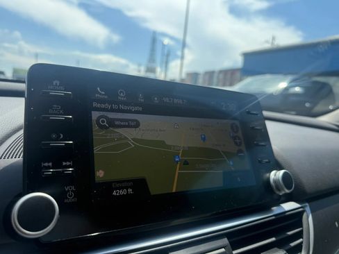 Used 2018 Honda Accord Touring image 14