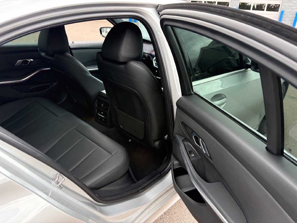 Used 2019 BMW 330i xDrive Sedan w/ Driving Assistance Package AWD/4WD image 29
