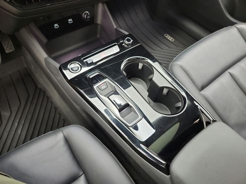 Used 2025 Audi A6 e-tron Premium w/ Convenience Package RWD image 13