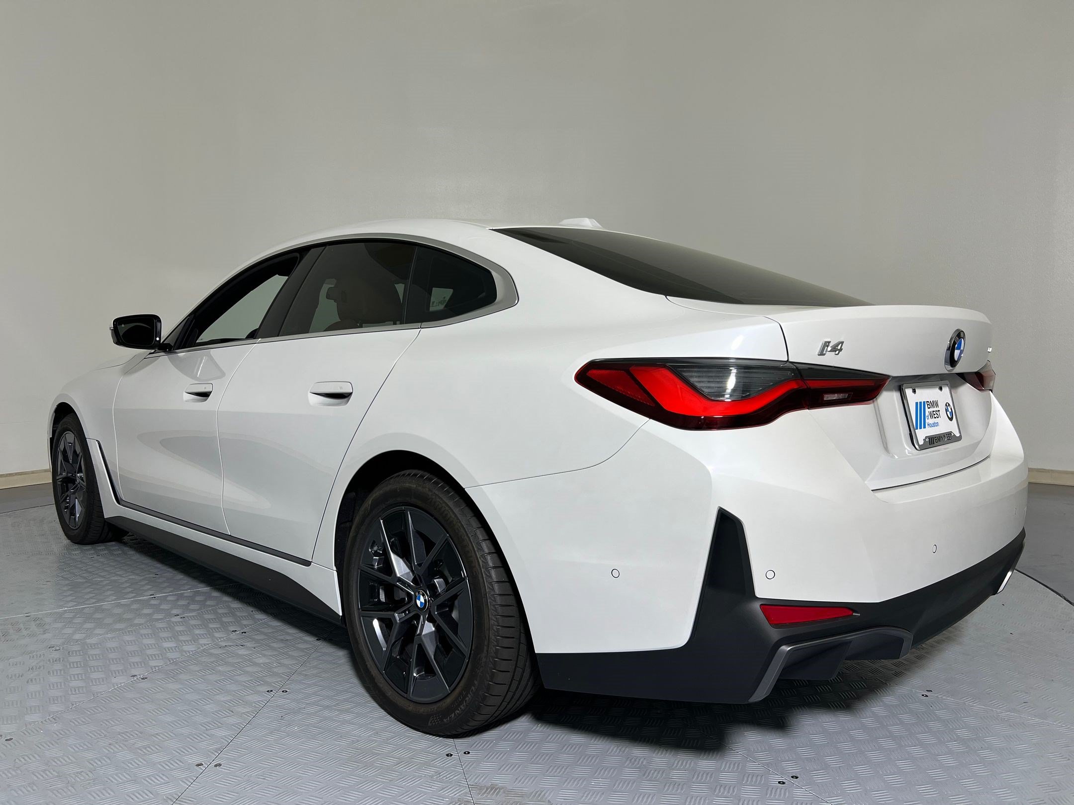 Used 2026 BMW i4 eDrive40 w/ Premium Package RWD image 3