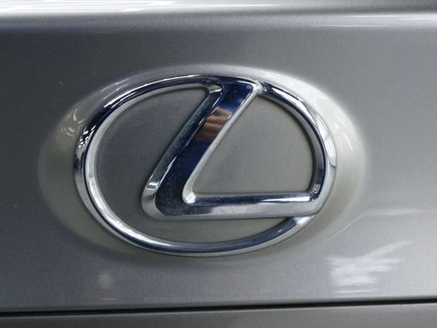 Used 2017 Lexus RC 200t image 9