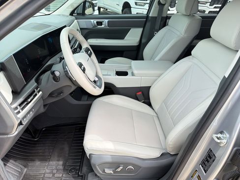 Used 2025 Hyundai Santa Fe SEL image 5