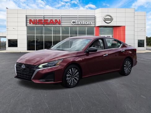 Used 2025 Nissan Altima 2.5 SV FWD image 7
