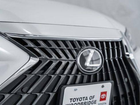 Used 2023 Lexus ES 300h w/ Luxury Package image 9