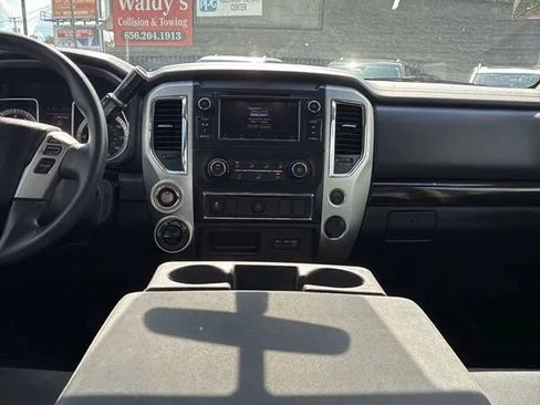 Used 2019 Nissan Titan SV AWD/4WD image 14