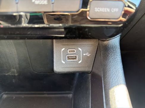 Used 2024 Jeep Compass Latitude image 24