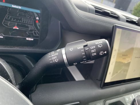 Used 2023 Land Rover Defender 130 X-Dynamic SE image 26