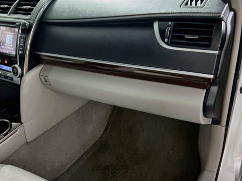 Used 2014 Toyota Camry XLE FWD image 34